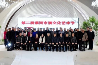 守正創新共鑒品質生活 綿柔醬香再度實力出圈——第二屆漯河市酒文化藝術節上15年慶紀念酒摘桂冠